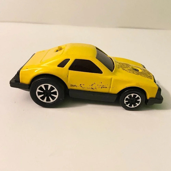 Vintage  Tonka Clutch Poppers Chevrolet Laguna 5 Inch Yellow Car - Picture 8 of 11